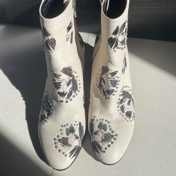 NWOT Dolce Vita Floral Leather Ankle Booties - Picture 9 of 10